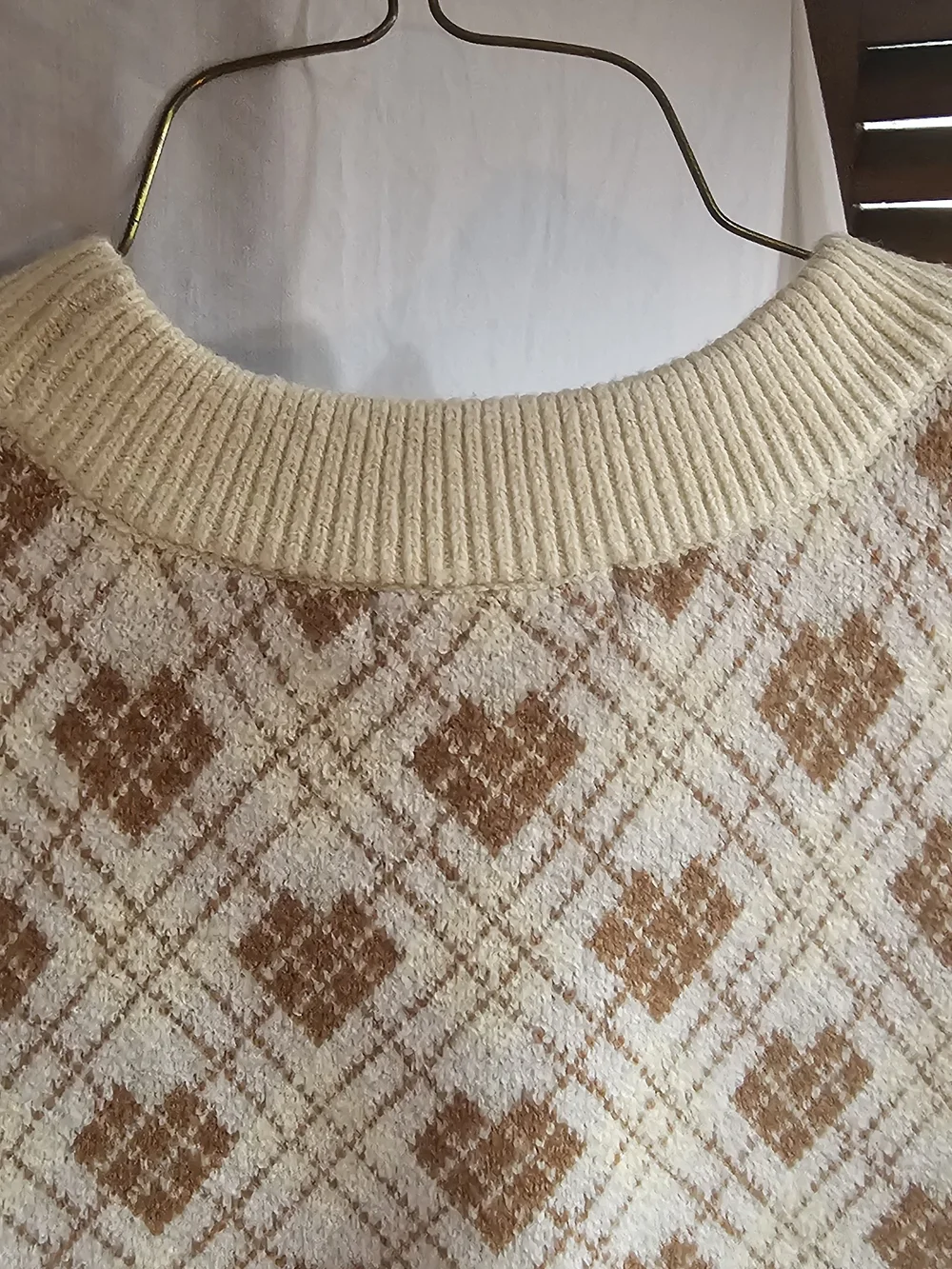 Arizona Jean Company Cream and Brown Argyle V-Neck Sweater Vest Size M Woman